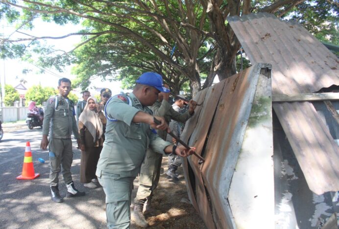 Satpol PP dan WH Aceh Besar Kembali Bongkar Bangunan Liar di Baitussalam