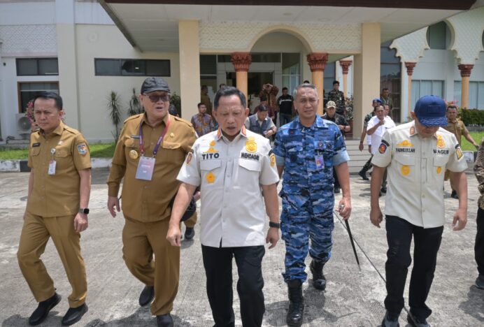 Tiba di Aceh, Mendagri Tito Karnavian Disambut Danlanud SIM
