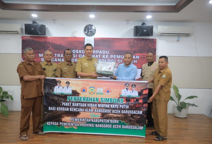 Pemkab Pulau Buru Kirim 2.000 Botol Minyak Kayu Putih untuk Korban Bencana Aceh