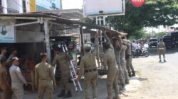 Satpol PP dan WH Aceh Besar Minta Pedagang Tak Lagi Memanjangkan Kanopi