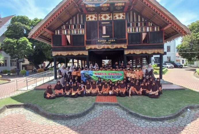 Wisata Edukasi Penuh Makna: Siswa MIN 17 Aceh Besar Belajar Sejarah Langsung di Situs Tsunami