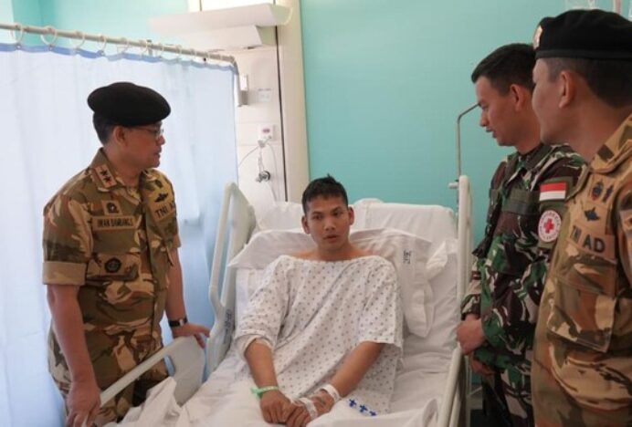 Komandan Misi Perdamaian Kunjungi Prajurit yang Terluka di Lebanon