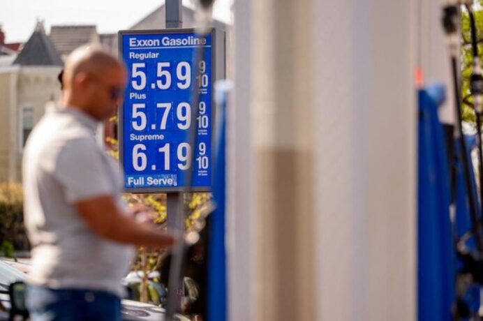 Warga AS Ngamuk Harga BBM Meroket: Kami yang Kena Apes Perang Konyol