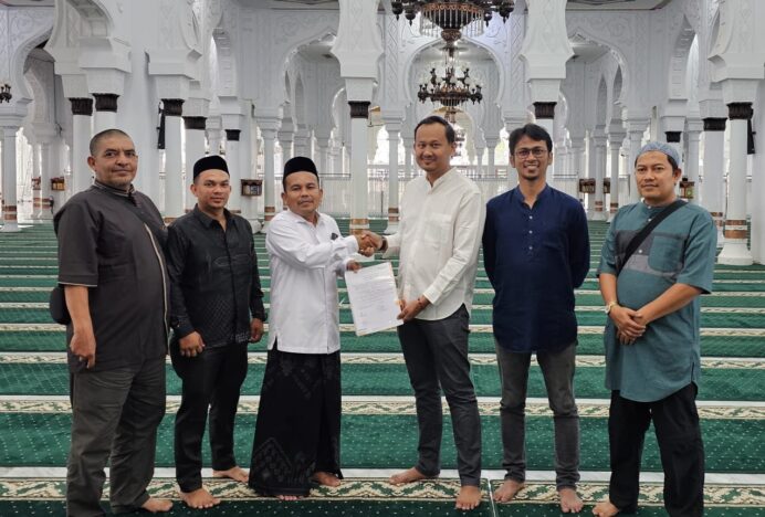 PT ANTAM Serahkan 4 Ekor Sapi Qurban untuk Masyarakat Aceh