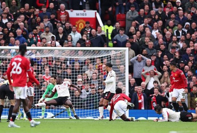 Drama Old Trafford! Mainoo Jadi Penentu, MU Tundukkan Liverpool 3-2 di North-West Derby