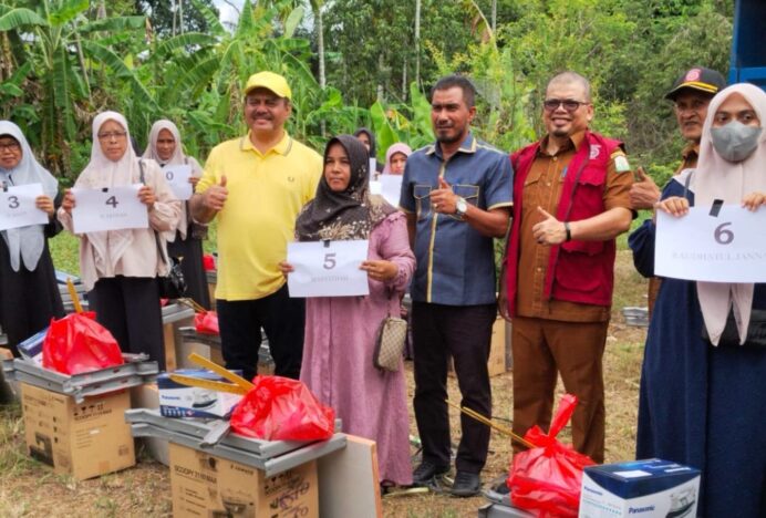 Dinsos Aceh Salurkan Bantuan UEP untuk 63 Warga Aceh Besar