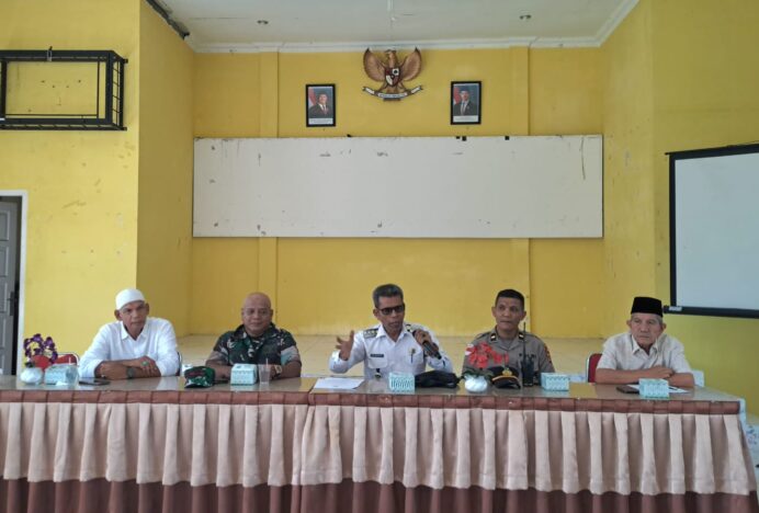 Camat Peukan Bada Pimpin Rapat Penyelesaian Tapal Batas Tiga Gampong