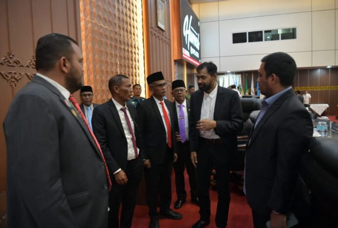 Gubernur Aceh Hadiri Paripurna DPRA Penyampaian Rekomendasi LKPJ 2025