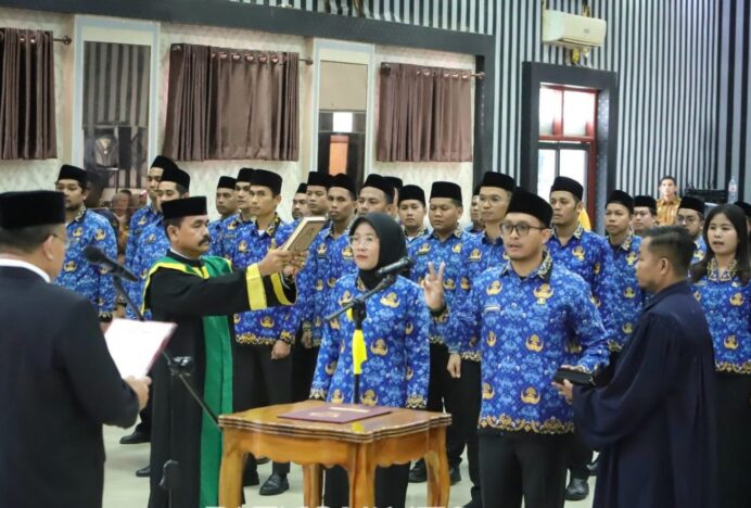 Bupati Agara Lantik 57 CPNS Jadi PNS, Tegaskan Integritas dan Profesionalisme