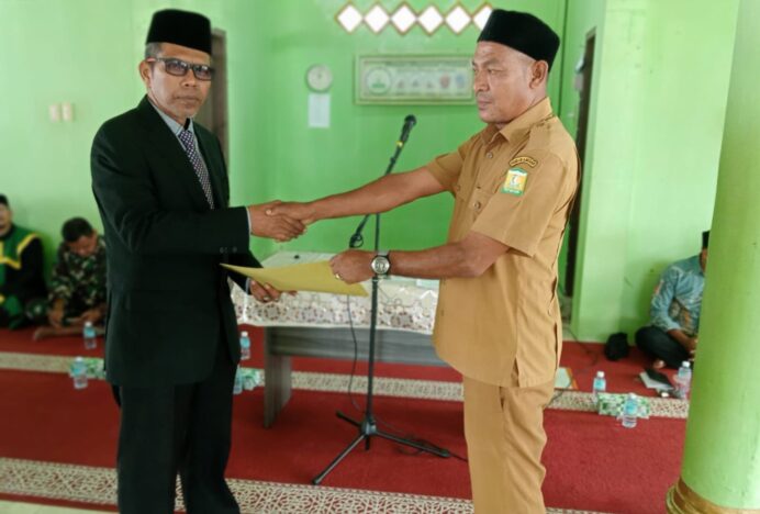 Camat Peukan Bada Lantik Pj Keuchik Lambadeuk