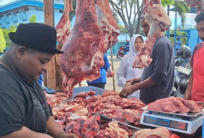 Warga Serbu Pasar Daging Meugang Subsidi Pemko Banda Aceh, Harga Rp150 Ribu per Kg