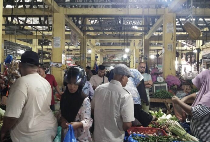 Pasar Ketapang Membludak, Masyarakat Berburu Kebutuhan Meugang