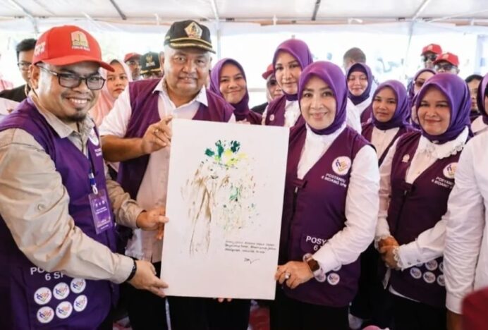 Peringati Hari Posyandu Nasional, Dinsos Aceh Serahkan Bantuan untuk Masyarakat Aceh Utara