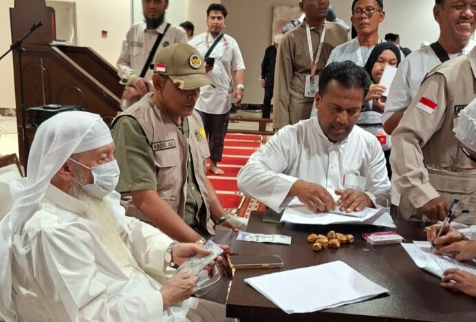 Jamaah Haji Aceh Terima Living Cost dan Wakaf Baitul Asyi Rp 9,2 Juta di Makkah
