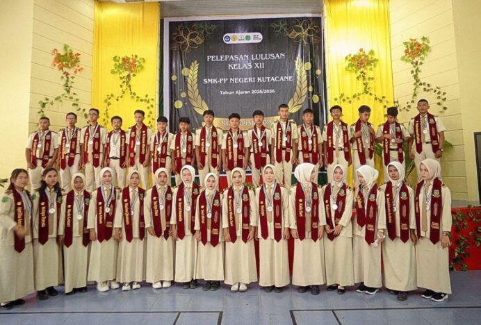 33 Siswa SMKN PP Kutacane Diwisuda