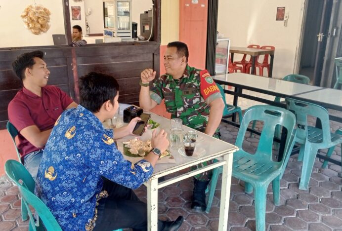 Babinsa Banda Raya Kodim 0101/KBA Ingatkan Pentingnya Kebersihan Lingkungan Sekolah