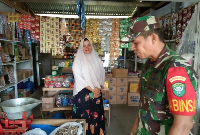 Monitoring Sembako, Koramil Blang Bintang Intensifkan Pengecekan Stok dan Harga di Toko Kelontong
