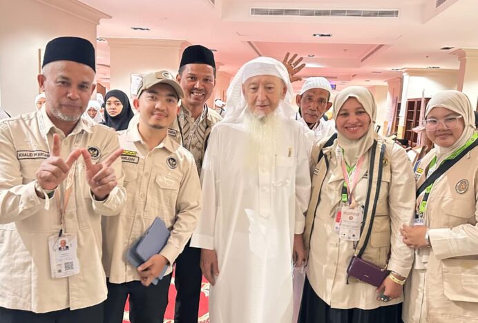 Jamaah Haji Kloter BTJ 08 Aceh Terima Dana Wakaf Baitul Asyi, Serahkan Kuliner Khas Aceh untuk Nazhir