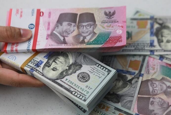 Bank Mulai Jual Rupiah di Atas Rp 17.800/US$