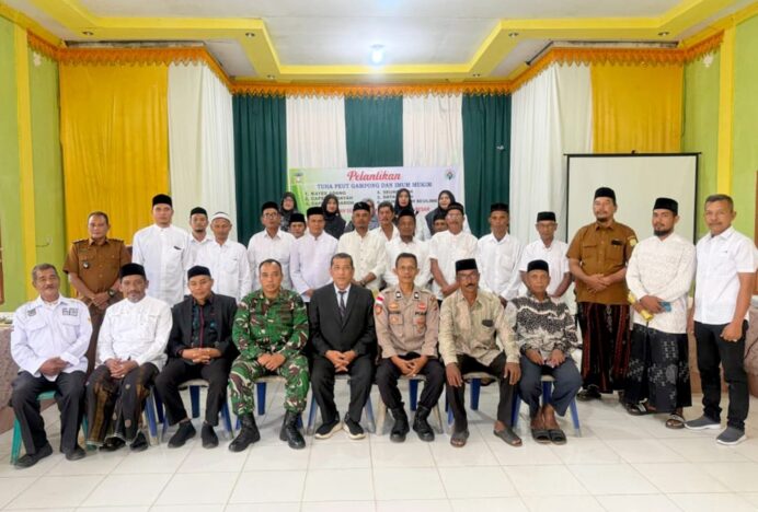 Koramil 01/Seulimeum Dukung Penguatan Lembaga Adat Lewat Pelantikan Tuha Peut dan Mukim