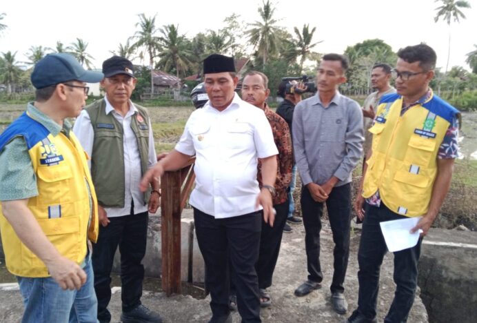 Bupati Aceh Besar Tinjau Proyek Normalisasi Saluran Bantuan Presiden di Kuta Baro