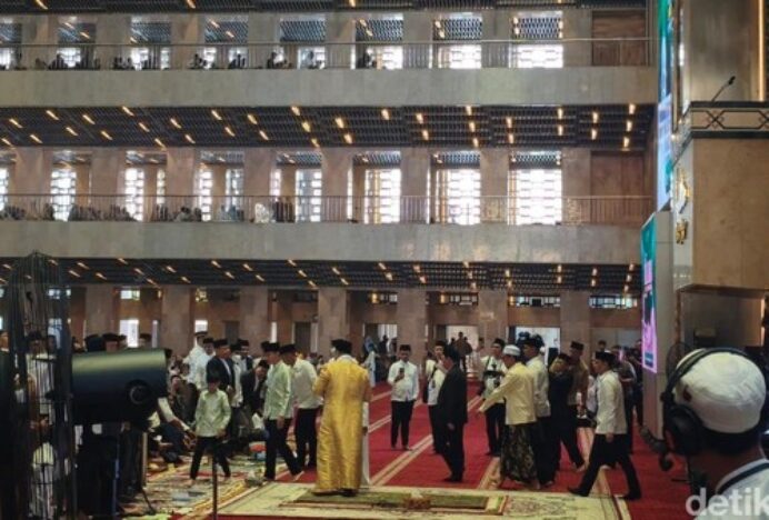 Wapres Gibran Salat Idul Adha di Istiqlal, Didampingi Sejumlah Menteri