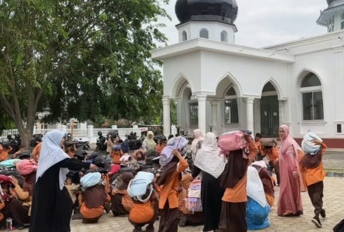 Ratusan Siswa MIN 22 Aceh Besar Ikuti Simulasi Gempa Bumi