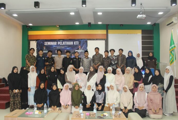 Dikbudristek DEMA FTK UIN Ar-Raniry Gelar Seminar dan Pelatihan KTI, Dorong Mahasiswa Lebih Siap Hadapi Tugas Akhir