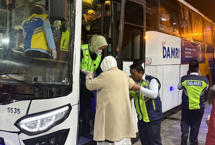 Jamaah Haji Kloter Pertama Provinsi Aceh Tiba Kembali di Bandara Sultan Iskandar Muda