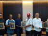 Dinsos Aceh Serahkan Al-Qur’an Braille ke UIN Ar-Raniry, Perkuat Akses Pendidikan Inklusif bagi Penyandang Disabilitas
