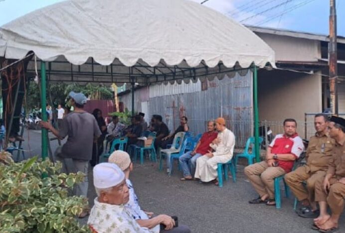 Sekretaris Dinsos Aceh Hadiri Takziah dan Sampaikan Duka Cita kepada Keluarga Almarhum Ridwan MS