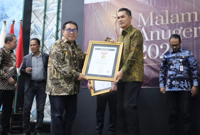 Sekda Aceh Raih Anugerah SMSI sebagai Tokoh Inspiratif Nasional 2026