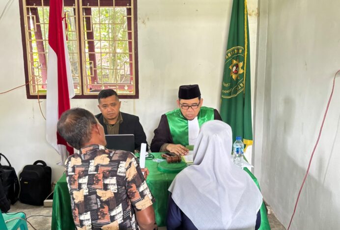 Usai Itsbat Nikah, 47 Pasutri Pulo Aceh Terima Dokumen Adminduk Baru