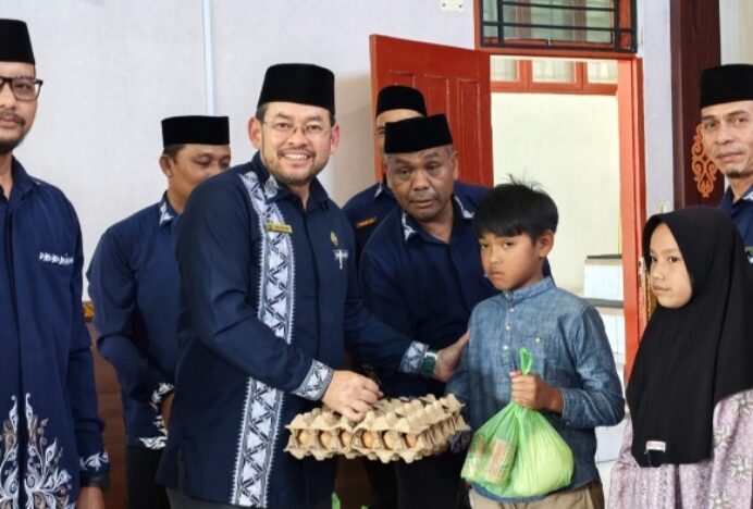 Kemenag Aceh Tengah Salurkan 150 Paket Sembako untuk Anak Yatim dan Penyandang Disabilitas