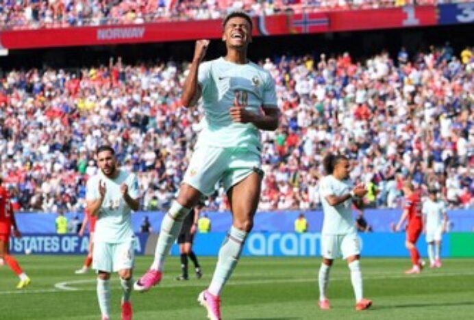 FIFA Larang Prancis Pakai Pita Hitam Bentuk Duka untuk Deschamps