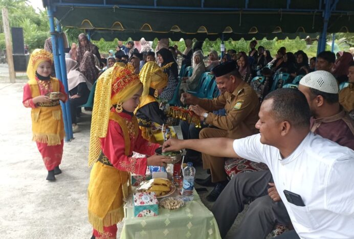 Camat Kuta Baro Ajak Warga Perkuat Nilai Keislaman Anak