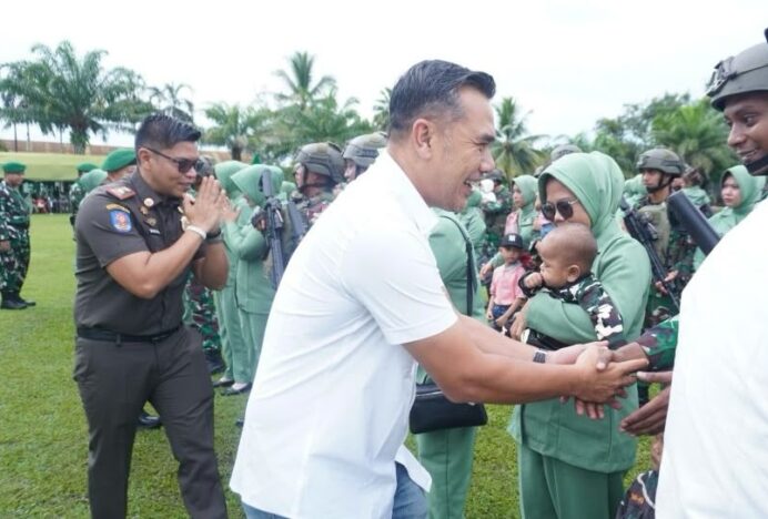 Ketua DPRK Aceh Besar Hadiri Pemberangkatan Satgas Pamtas RI-PNG Statis Yonif 117/KY Menuju Papua