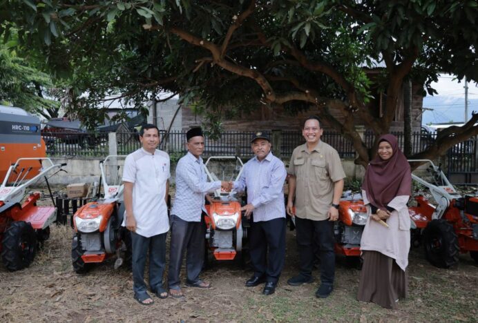 Pemkab Aceh Besar Salurkan Puluhan Alat dan Mesin Pertanian untuk Petani