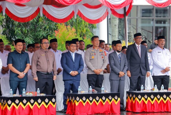 Plt Sekda Kurdi, Melantik Ratusan Tuha Peut Gampong