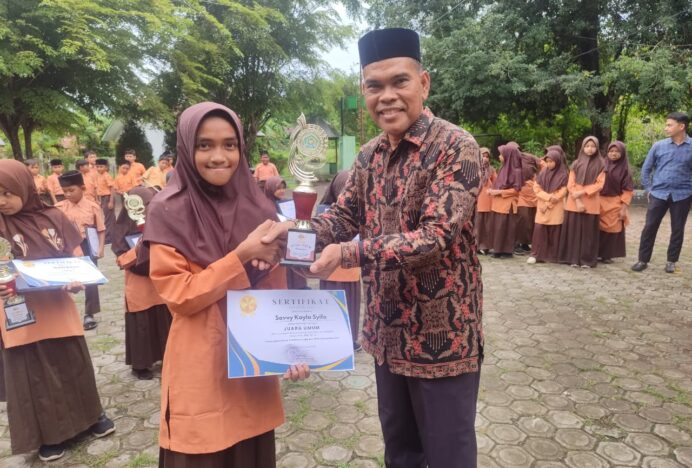 Semarak Pembagian Rapor dan Pesta Prestasi, MIN 6 Aceh Besar Hadirkan Kebahagiaan bagi Siswa