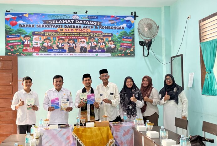 Asisten Kesra Aceh Resmikan UNIKA dan Luncurkan Buku Karya Guru SLB TNCC