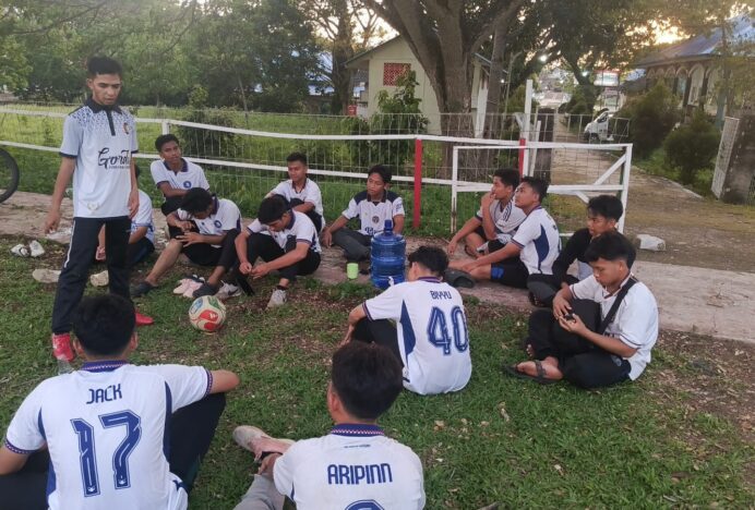 PMDG Kampus 8 Aceh Gelar Pertandingan Latih Tanding Sepak Bola Lawan Pesantren Oemar Diyan