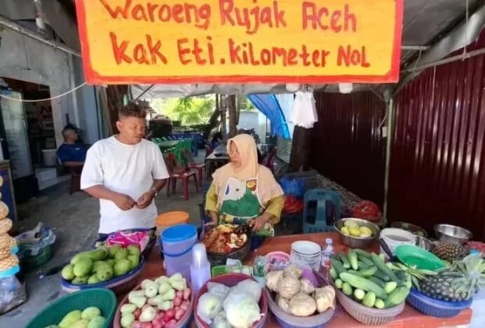 Libur Panjang, Omzet Penjual Rujak Khas Sabang Naik Dua Kali Lipat