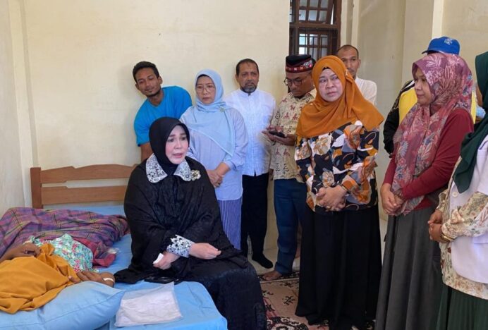 Jenguk Warga di Rumah Singgah, Wali Kota Banda Aceh Motivasi Pasien Tumor Hati untuk Tetap Semangat
