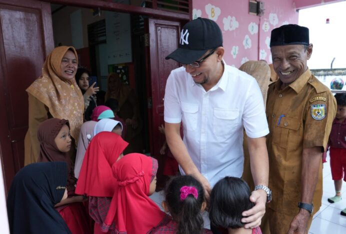 Wakil Ketua DPRK Banda Aceh Musriadi Ajak Orang Tua Antar Anak di Hari Pertama Sekolah