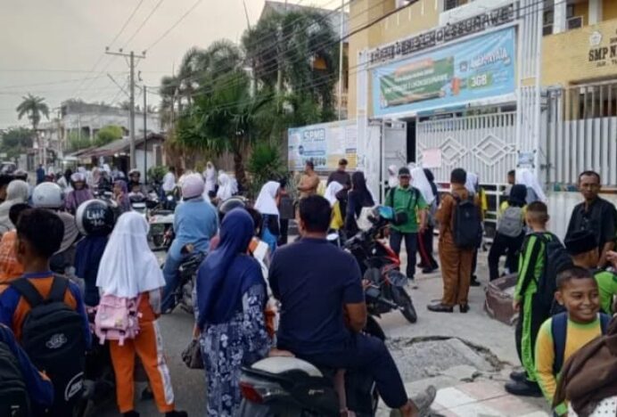 Hari Pertama Sekolah, Sejumlah Ruas Jalan di Lhokseumawe Dipadati Kendaraan