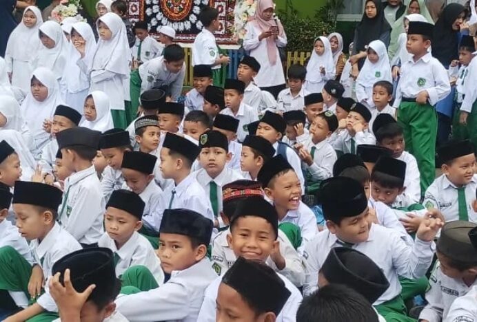 Tawa dan Senyum Anak Warnai Hari Pertama Sekolah di Subulussalam
