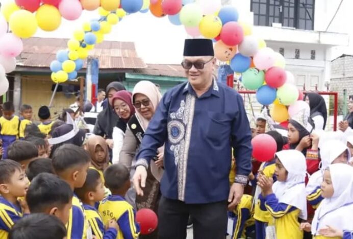 Bupati Tagore Tinjau MPLS di TK Harapan
