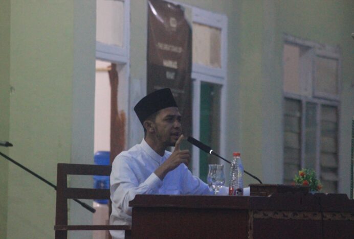 Bahasa Inggris dan Arab Kunci Sukses Santri