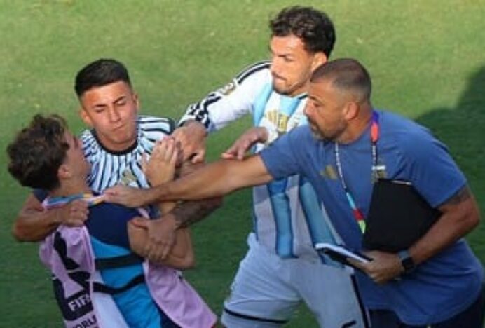 Paredes Kalap usai Argentina Keok: Cekik Garcia dan Nyaris Hajar Gavi